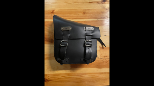 Sacoche Bras Oscillant Softail M8